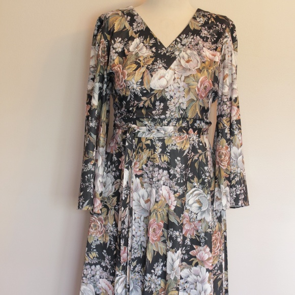 VINTAGE 1970s Bell Sleeve Floral Dress - Picture 4 of 10